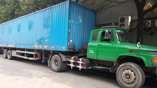 偉博物流貨運(yùn)卡車(chē)